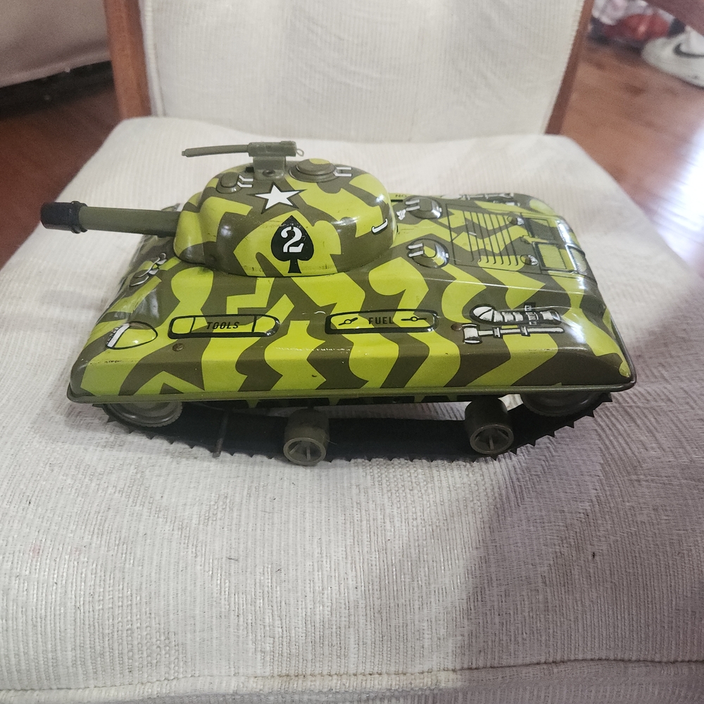 VINTAGE 1950S MARX WIND UP TIN LITHO ARMY DOUGHNOY TANK